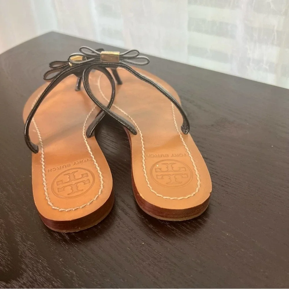 Tory Burch sandal. Black patent leather.     size 6  #33